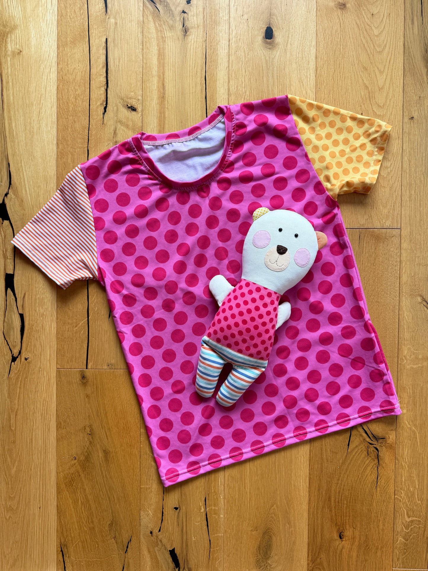 DÁMSKÉ TRIČKO S RŮŽOVÝM MEDVÍDKEM